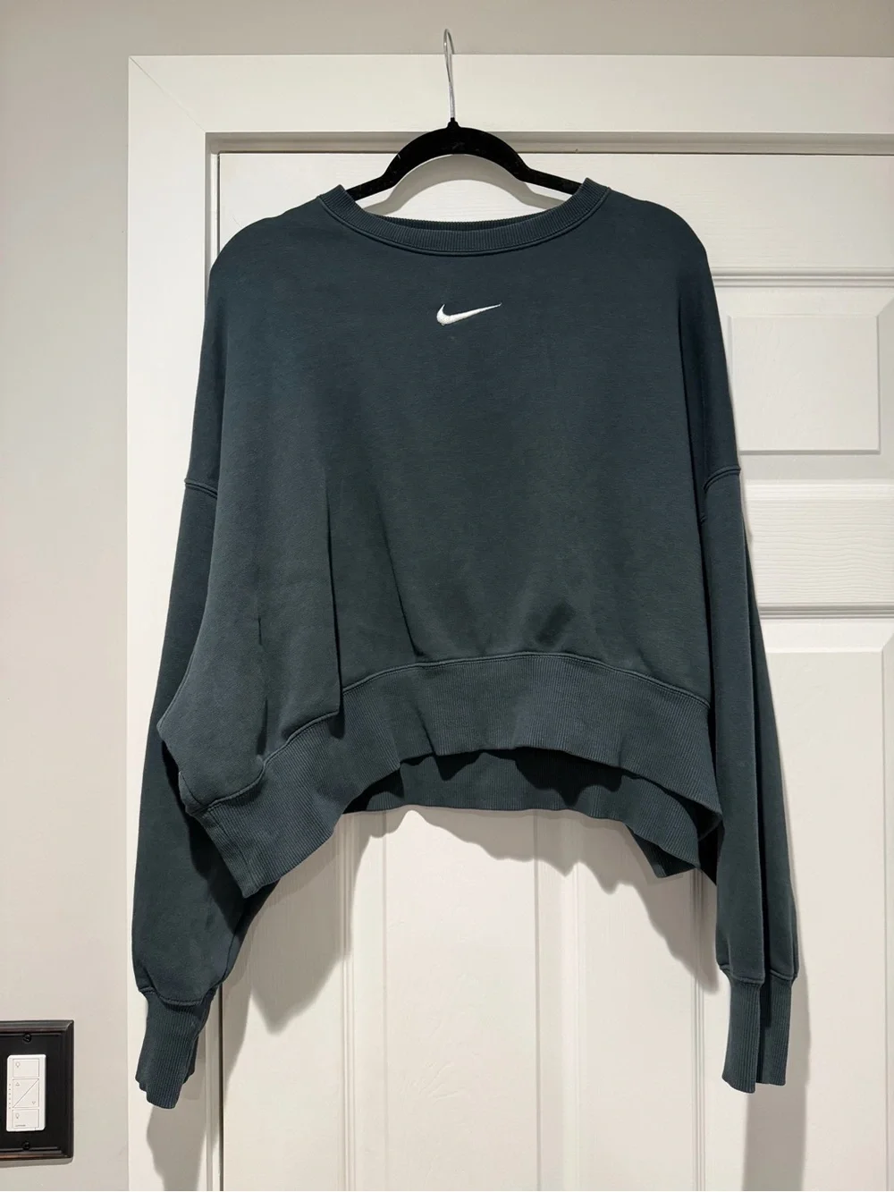 Women’s Nike Phoenix Oversized Crewneck in “Seaweed/Sail” Size Medium 💚
